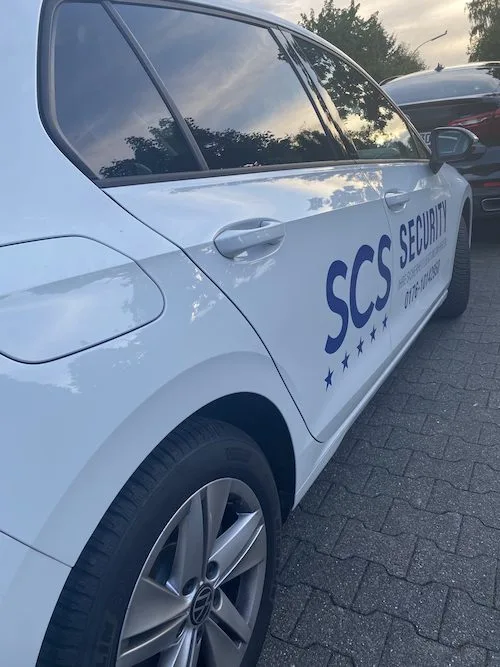 SCS Security Auto seitlich